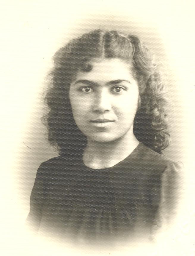 ژاله در نوجوانی
